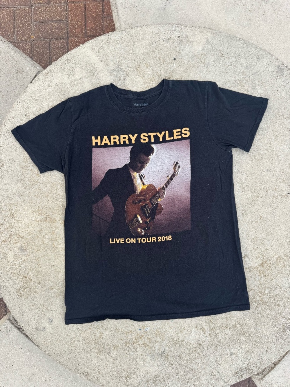 Harry Styles Live on Tour 2018 concert shirt 🎤